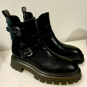 NEW Stuart Weitzman MAVERICK BEDFORD MOTO BOOTIE